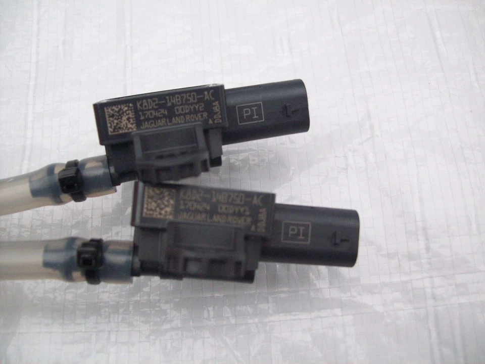 Range Rover Evoque L551 Pedestrian Impact Sensor Front LR118238 2019-2023 - Image 3 of 4