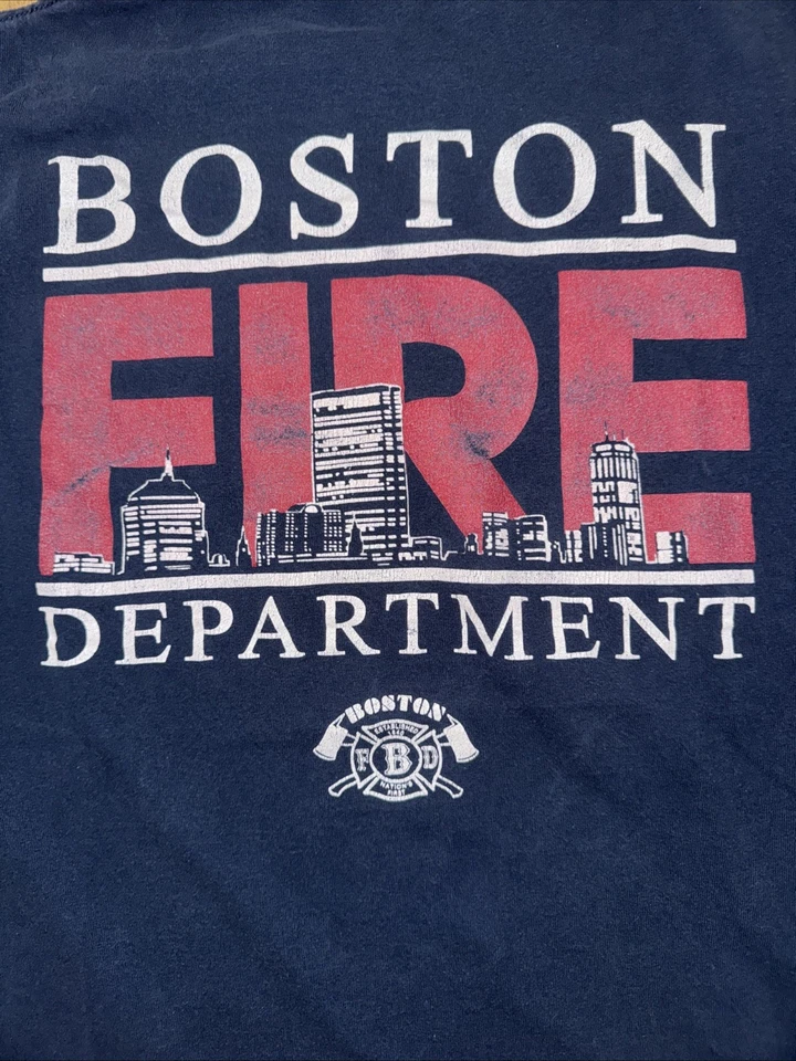 Camiseta Gráfica Vintage Departamento de Bomberos de Boston Azul Marino Grande 19x25 Bombero Foto 2 de 4