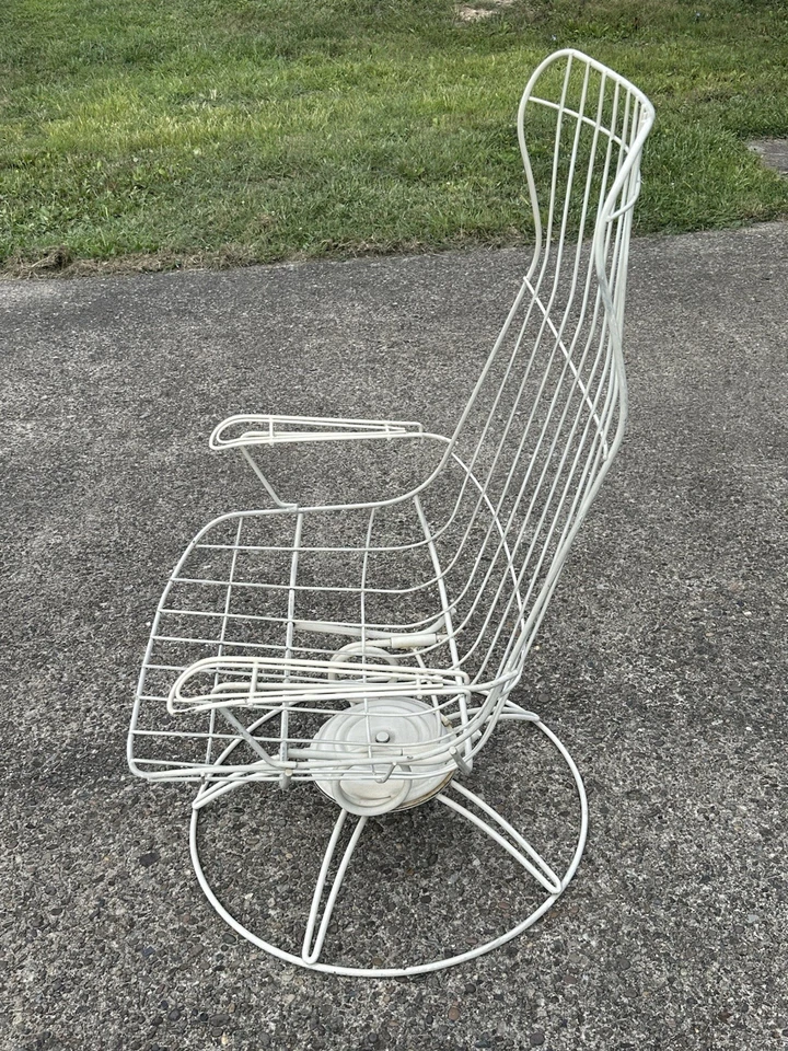 SILLÓN BASCULANTE DE PATIO GIRATORIO DE ALAMBRE BLANCO HOMECREST MODERNO DE MEDIADOS DE SIGLO VINTAGE Foto 3 de 4