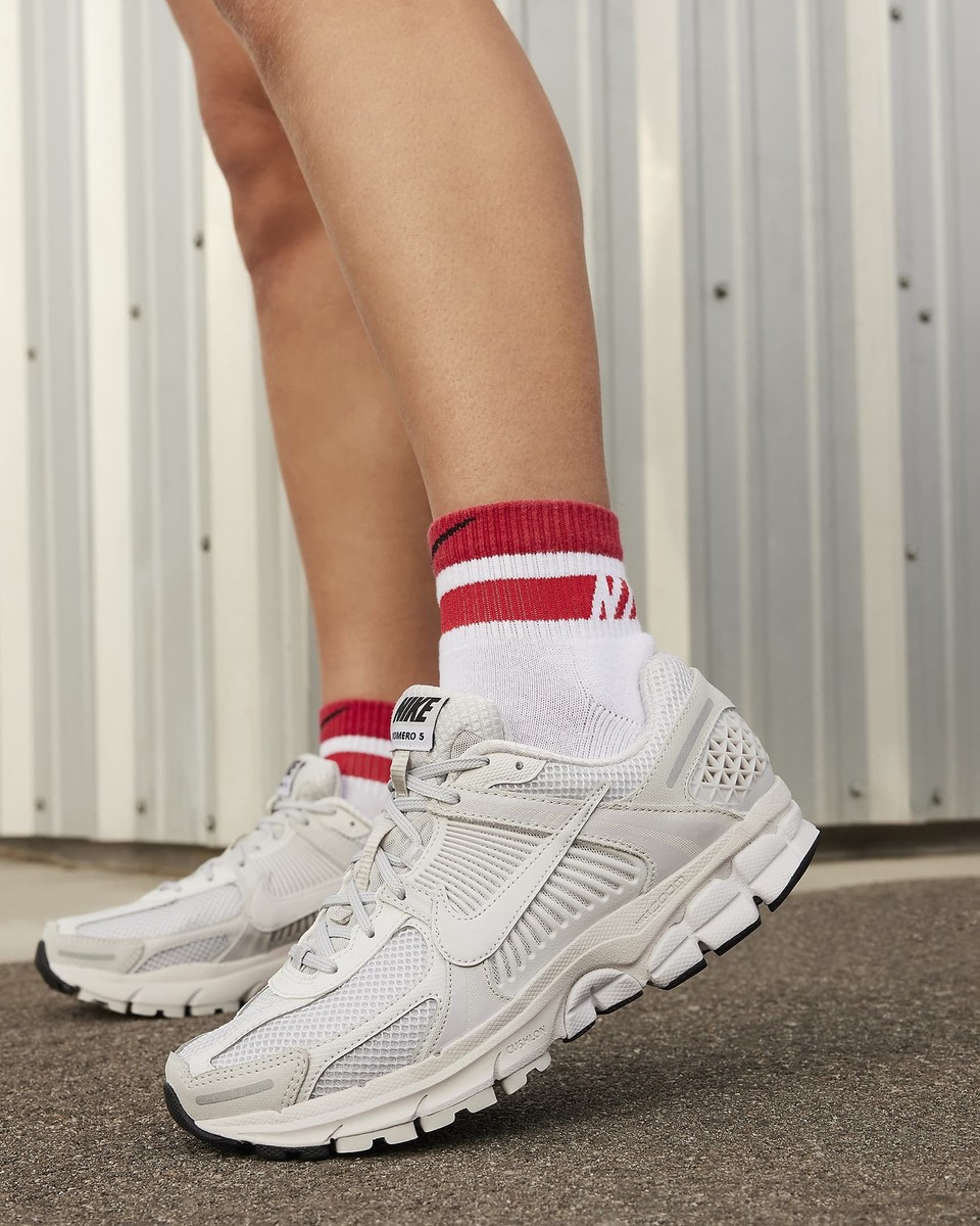 専用 NIKE WMNS ZOOM VOMERO 5 FQ7079 未使用 NIKE W ZOOM VOMERO 5 PLATINUM TINT/BLACK-LT ARMORY BLUE