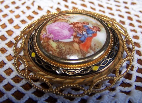 Limoges Fragonard Porcelain Brooch - Picture 5 of 6