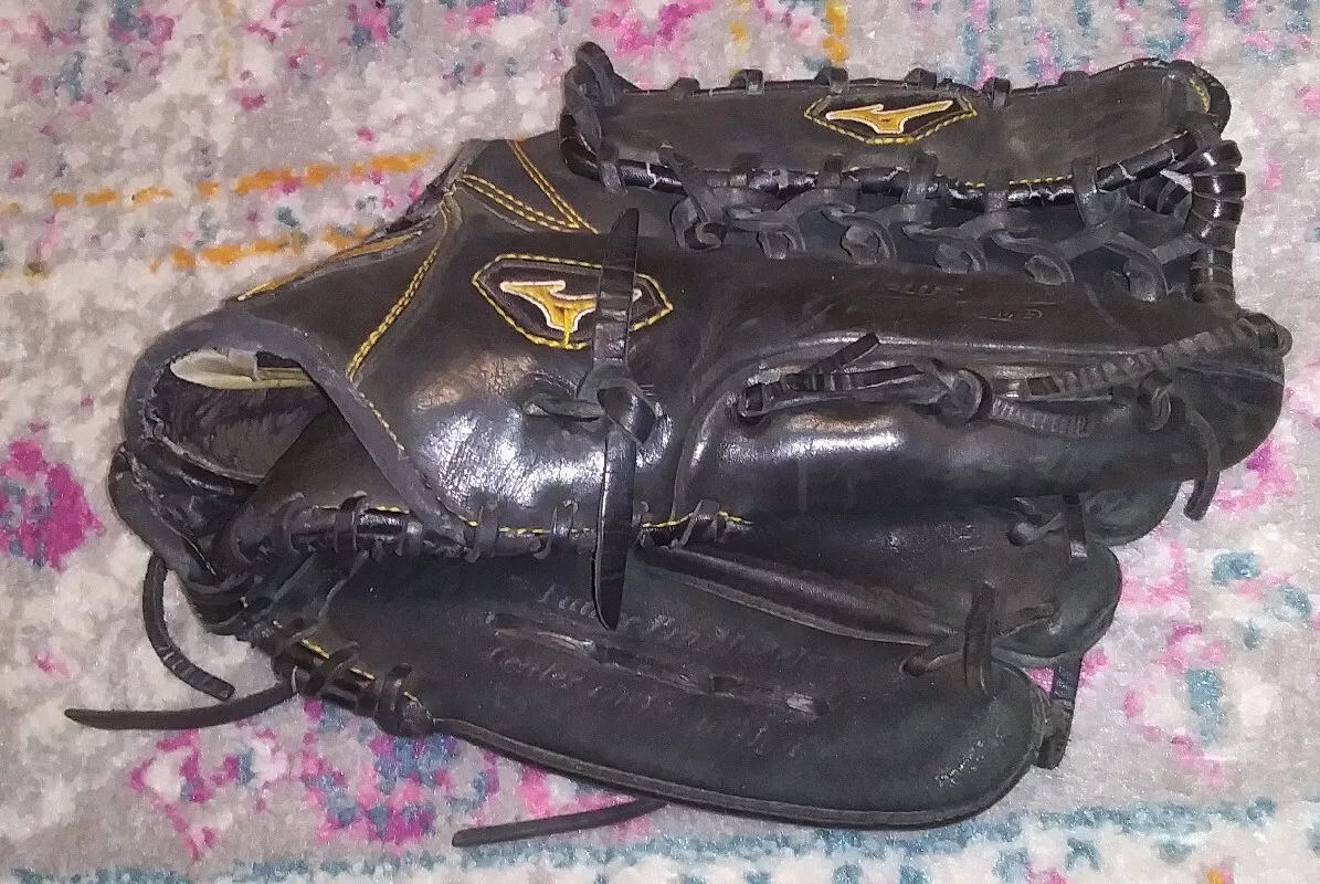 Mizuno future best sale pro model