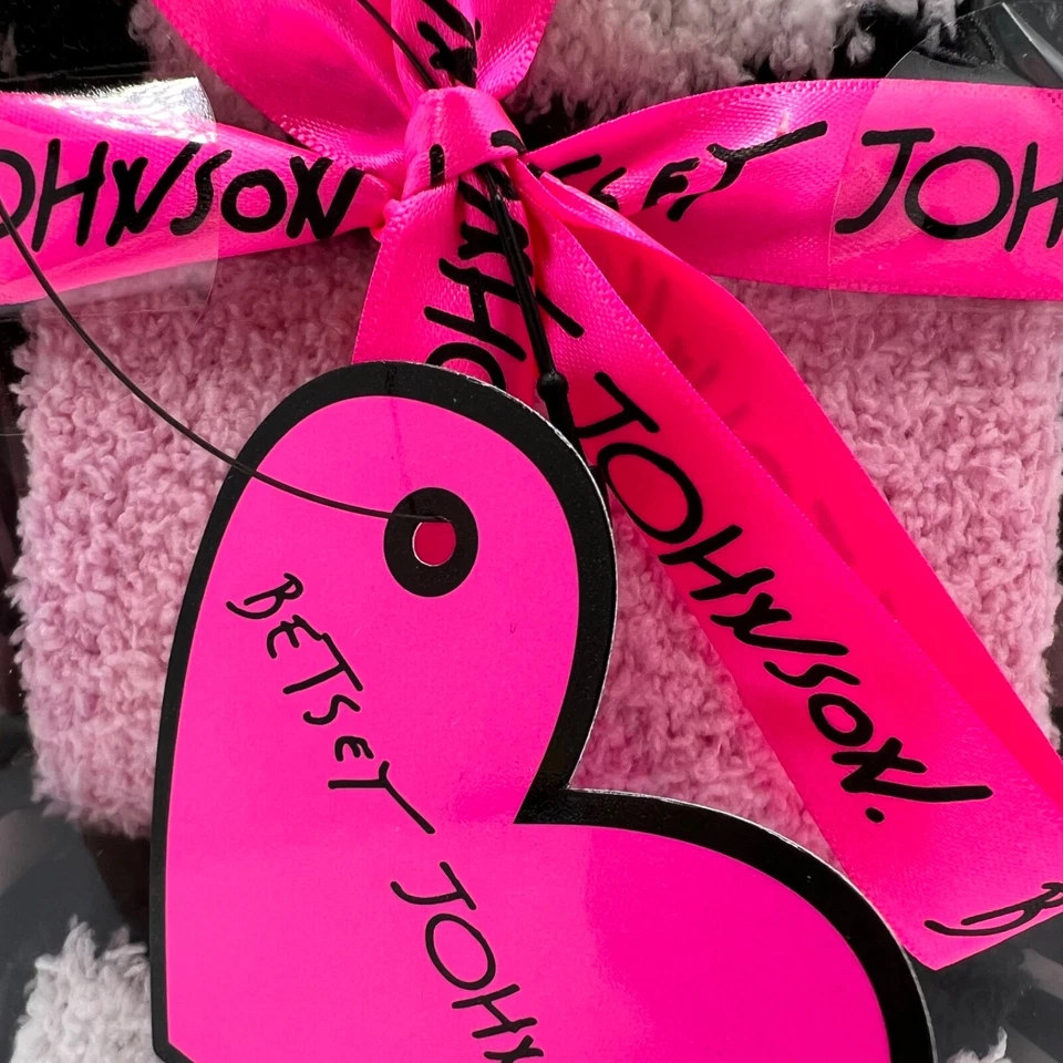 Paquete de 3 calcetines de felpa Betsey Johnson en caja listos para regalo cebra lunares lisos Foto 3 de 4