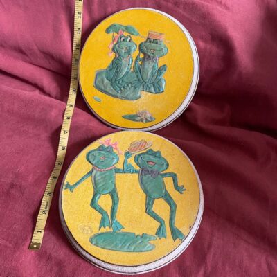 Vintage dancing frog couple round wall hanging pair set of 2