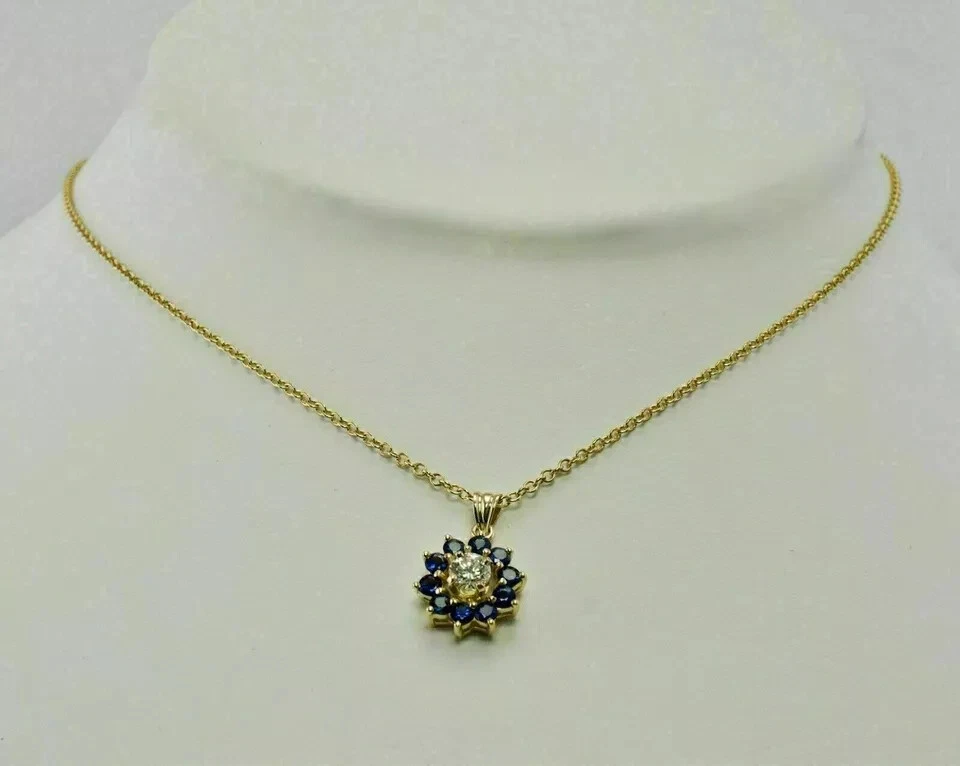 Colgante redondo de diamantes de zafiro creado en laboratorio de 1,50 quilates enchapado en oro amarillo de 14 quilates para mujer Foto 4 de 4