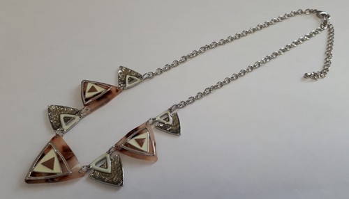 Collier Vintage Plastron Triangles émail Beige - Or Couleur - État Impeccable