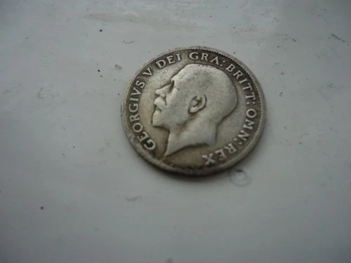 1915 George V Sixpence — photo from the most recent tracked eBay sale