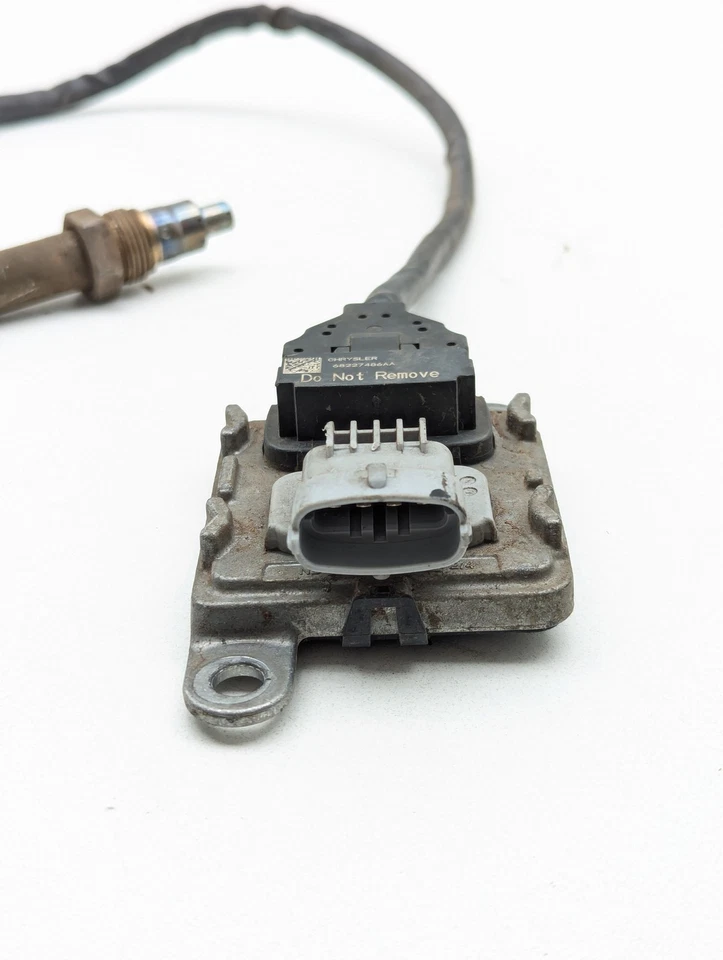 Sensor Dodge RAM Nox 14-17 68227486AA igual que 5WK96799 68227486 Foto 4 de 4