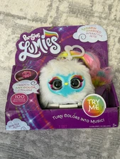 Pomsies Lumies Sparkle Rush Rainbow-Charged Interactive Pets - Blue Face