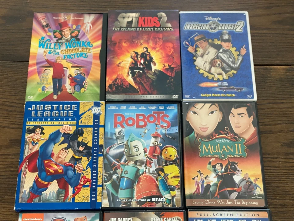 Lot of 12 Family/Kids DVD'S Sing, Happy Feet, Mulan 2, Ice Age, Robots, Spy Kids - Image 2 of 4