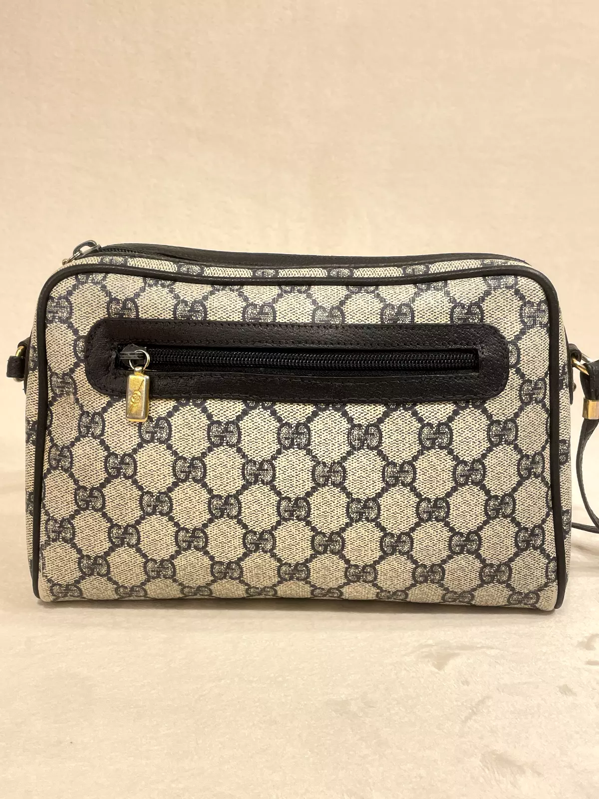 Sac à bandoulière vintage motif GUCCI GG cuir marine rang AB authentique