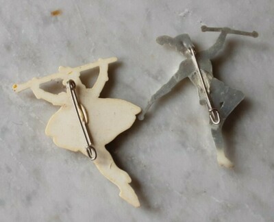 Lot De 2 Broches Années 70 En Forme De Majorette En Relief - Bon état Occasion