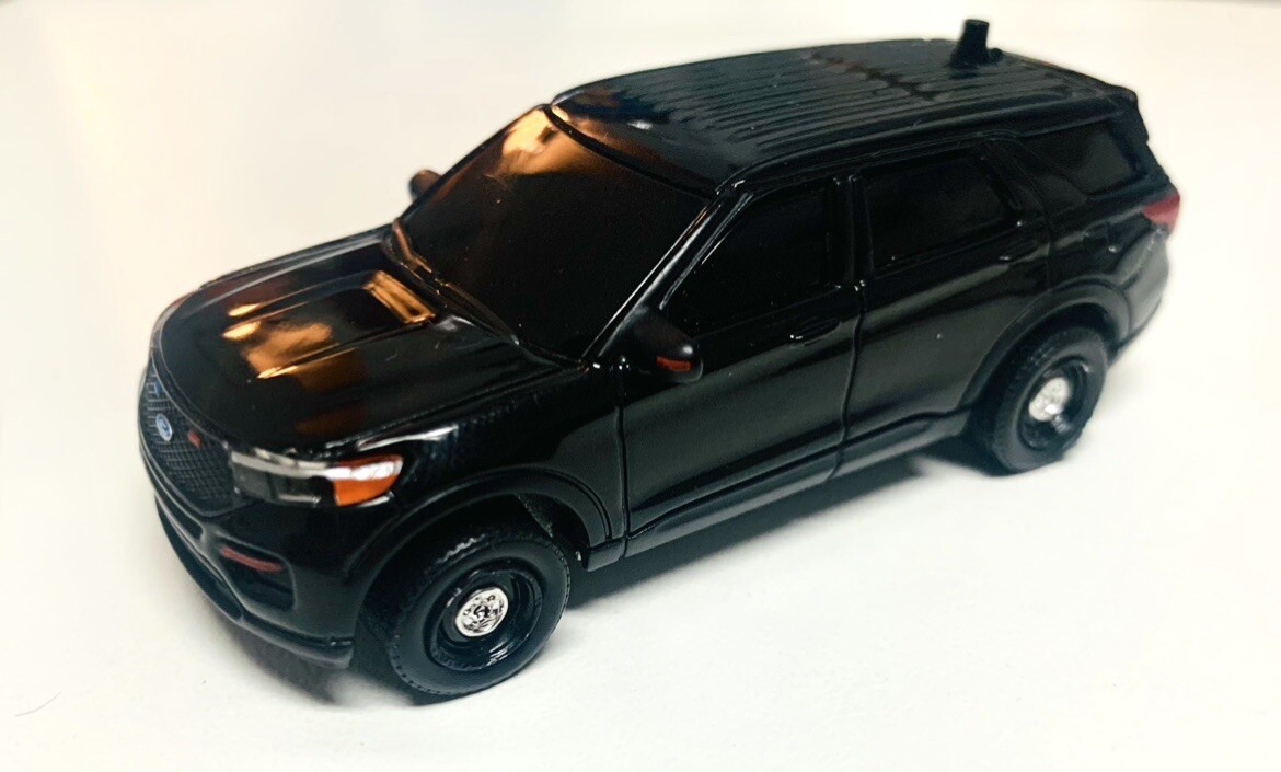 【改造】1/64 グリーンライト LAPD FORD explorer3台セット 改造】1/64 グリーンライト LAPD FORD explorer3台セット - メルカリ