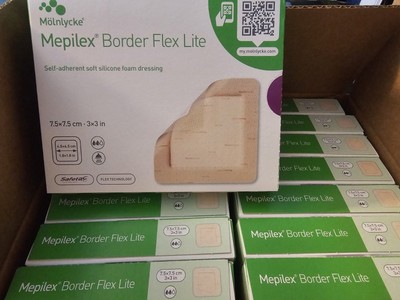 Mepilex Border Lite 3x3 Self-adherent  Foam Dressing - Ref # 581200 Exp 2028