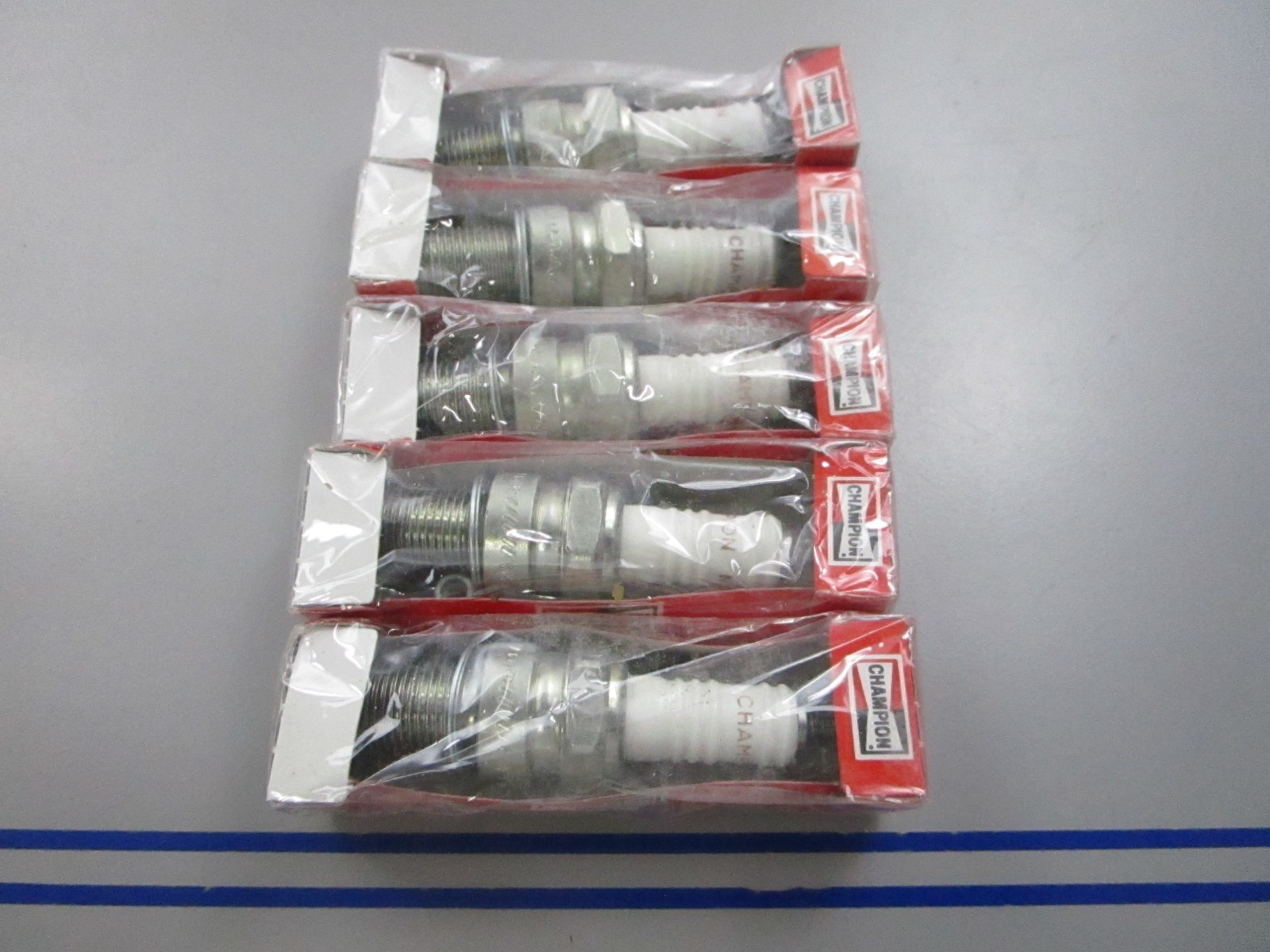 NEW LOT OF 5 N4C Champion Spark Plug 0810