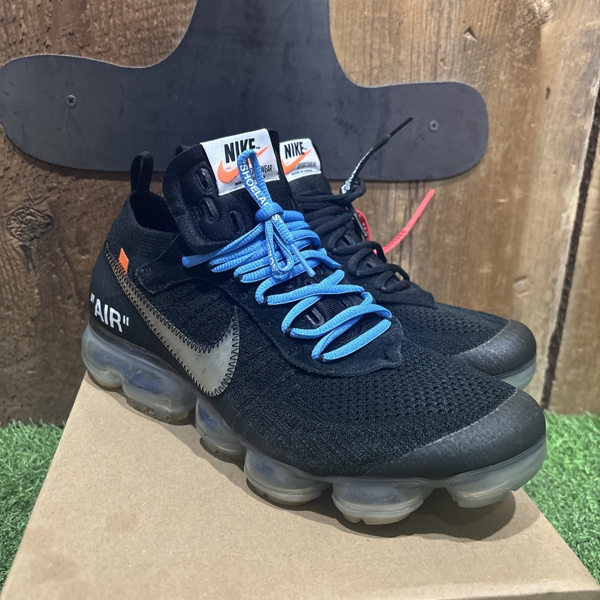 off white vapormax black with blue laces