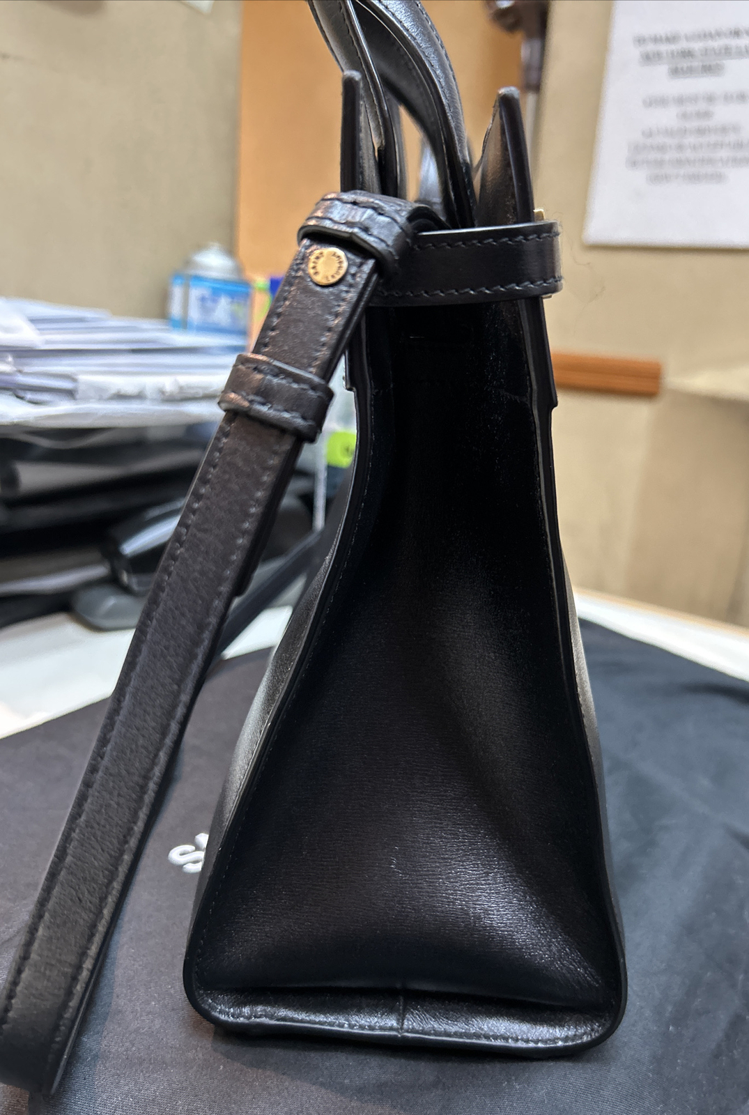 Yves Saint Laurent YSL Manhattan Piccola borsa a tracolla in pelle nera