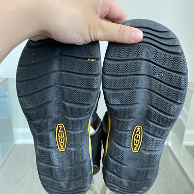 Keen Mens Kanyon Fisherman Sandals Black Waterproof Bungee  display picture 2