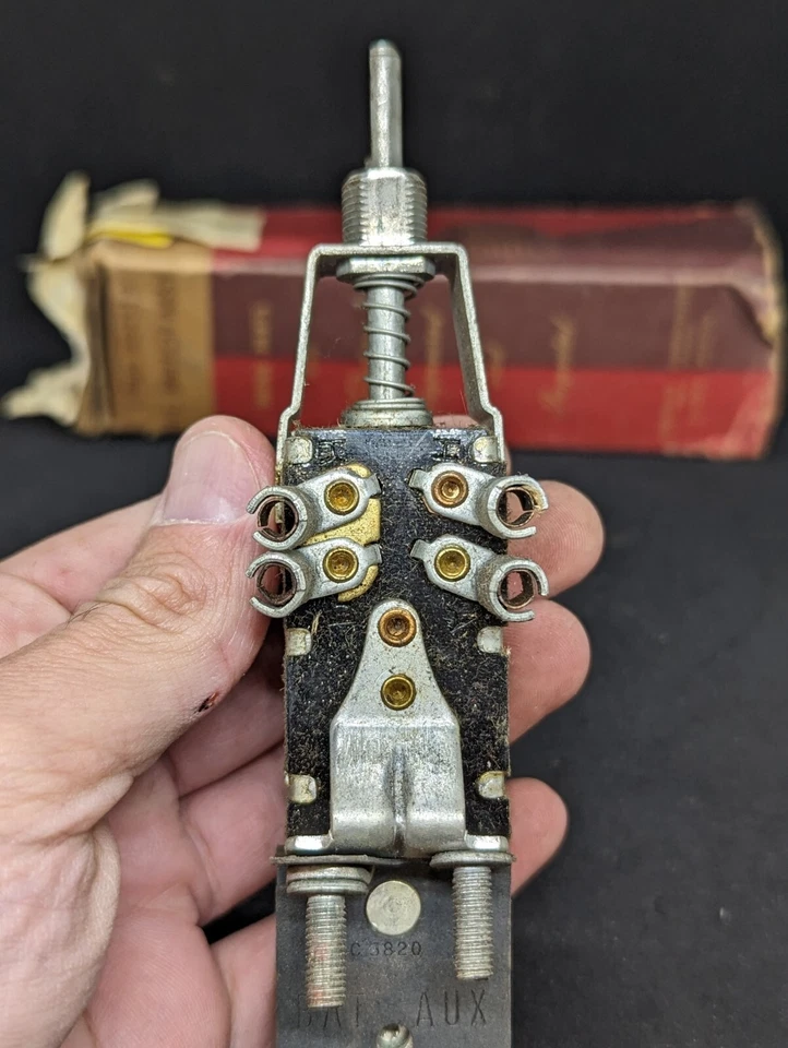 NOS 1941 1942 CHRYSLER NEW YORKER WINDSOR SARATOGA INTERRUPTOR DE FAROL - Imagem 3 de 4