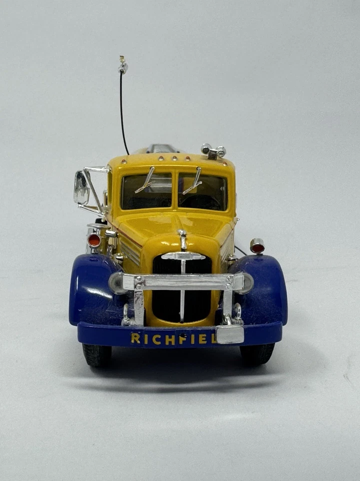 Corgi Yellow Mack LJ Richfield Semi Skirted Tanker Truck 1:50 - Image 4 of 4