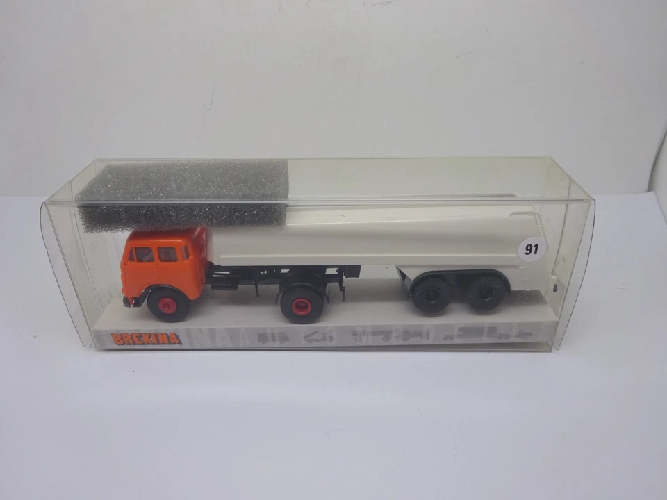 Brekina: Camion Cisterna MAN Nr. 81025 (GK118) - Immagine 3 di 4