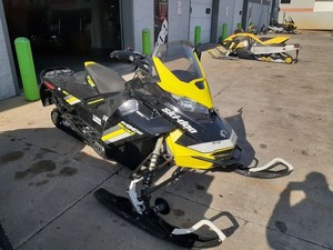 2018 Ski-Doo MXZ® Blizzard Ice Ripper XT 1.25 Rotax® 850 E-TEC® REV Gen4 Black &