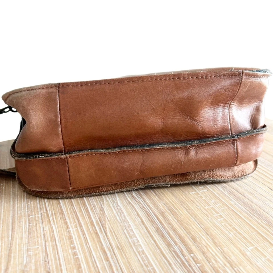 Bolso Bandolera Mensajero Patricia Nash Rosa Cuero Marrón Tachonado Sillín Foto 3 de 4