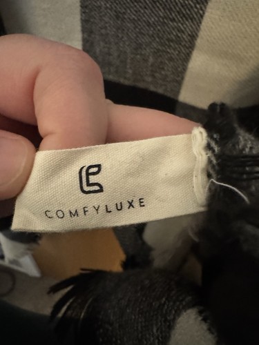 Comfyluxe Buffalo Check Blanket Scarf/Vest/Shawl - Picture 7 of 8