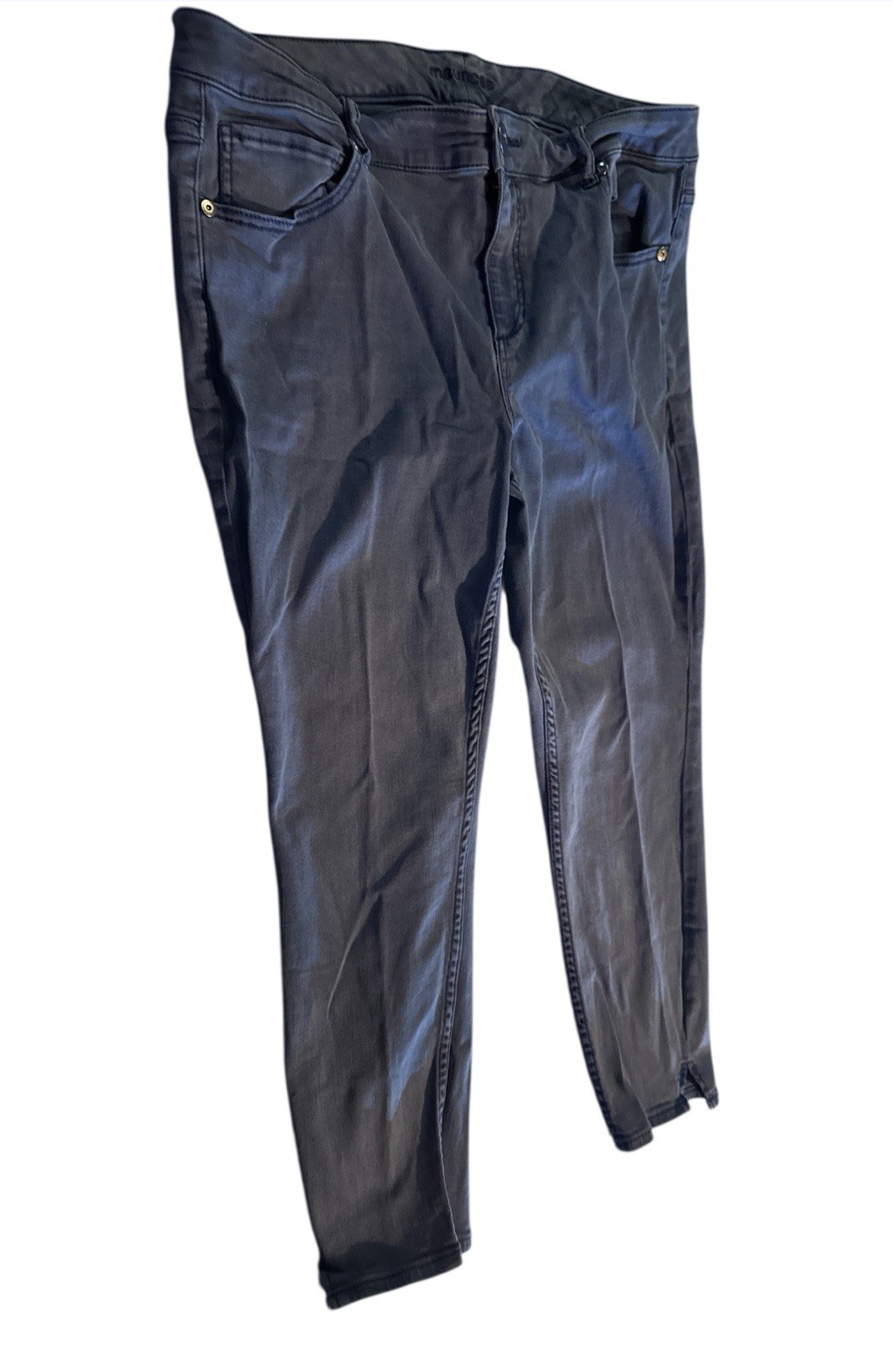 Size 18 Short Inseam 25&rdquo; W: 36&rdquo;