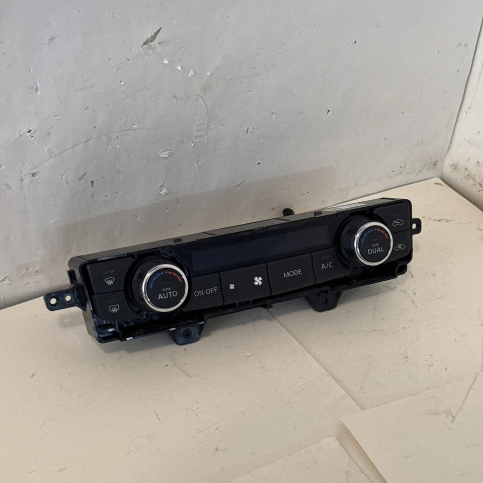 2018 NISSAN TITAN CLIMATE AC CONTROL PANEL OEM 27500EZ20B - Imagem 2 de 4
