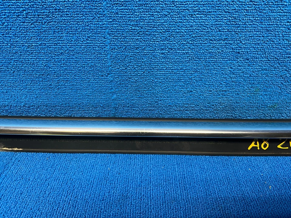 💎2011 - 2018 AUDI A8 QUATTRO PUERTA EXTERIOR TRASERA DERECHA VENTANA CINTURÓN MOLDURA OEM Foto 4 de 4