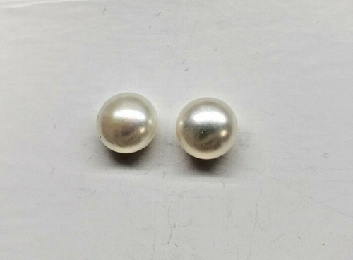 Set of 2 half drilled pearls. 9.0mm round FLAT pearls. - Picture 2 of 4