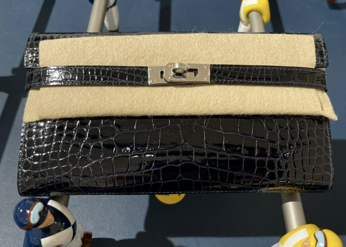 Sac à Main GUESS Annita Girlfriend Satchel - Noir Peau De Serpent, Bandoulière Réglable