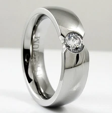 Titanium High Polished FASHION RING with Round Cubib Zirconia Stone, size 8