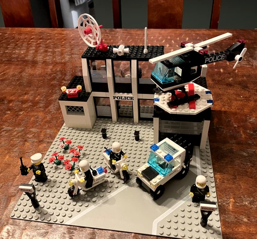 Vintage LEGO Police Command Base Set 6386 Complete w/Minifigs/Box/Instructions