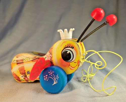Vintage 1958 Queen Buzzy Bee Pull Toy #444 Fisher Price Good Condition