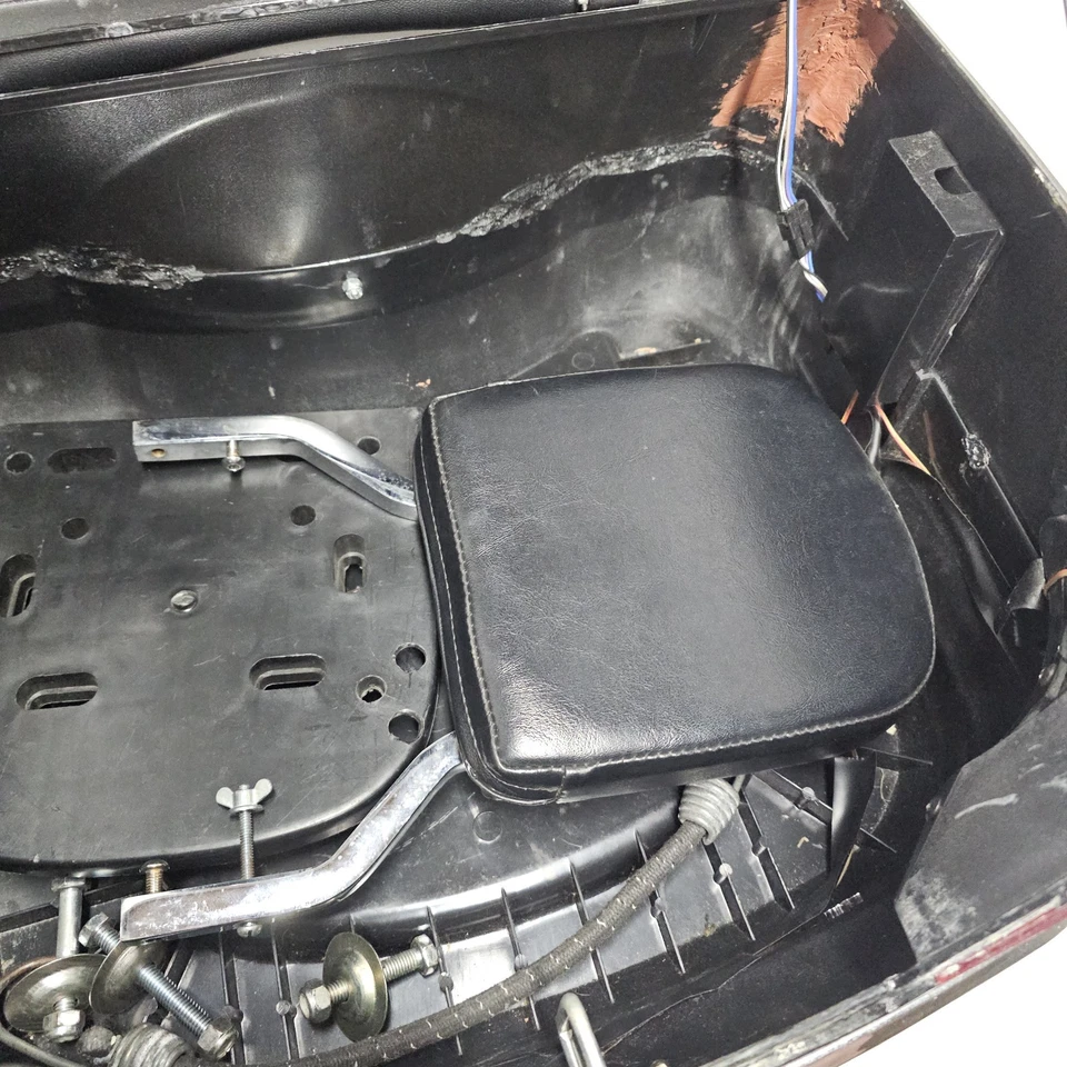 VIP Style Universal Motorcycle Trunk Tail Box Luggage Trunk w/ Light - Image 4 of 4