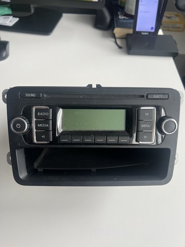 VW Radio RCD210 / RCD300 + kompletter Kabelsatz (Quadlock, CAN-Bus, USB, RCA)