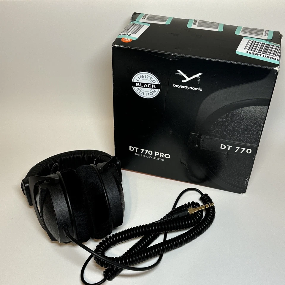 Beyerdynamic DT 770 Pro 250 Ohm Limited Black Edition Studio Headphones - Image 3 of 4