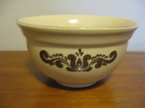 PFALTZGRAFF VILLAGE   1 Quart Mixing Bowl   Vintage