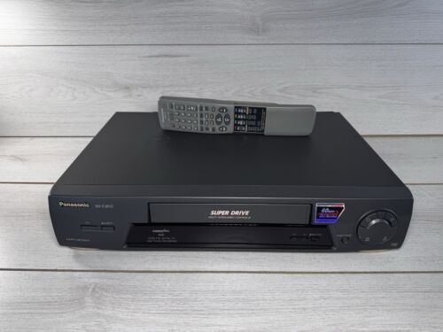 Panasonic NV-FJ610B-K SUPER DRIVE VHS VCR Lettore Videoregistratore, con Telecomando - Foto 2 di 19