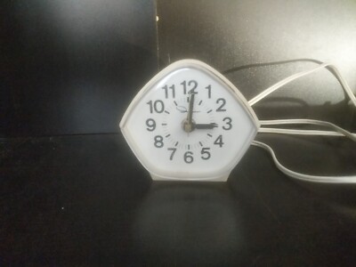AMAZING Vintage Ingraham Electric Alarm Clock Toastmaster Model 49-042 ~ trl8#10
