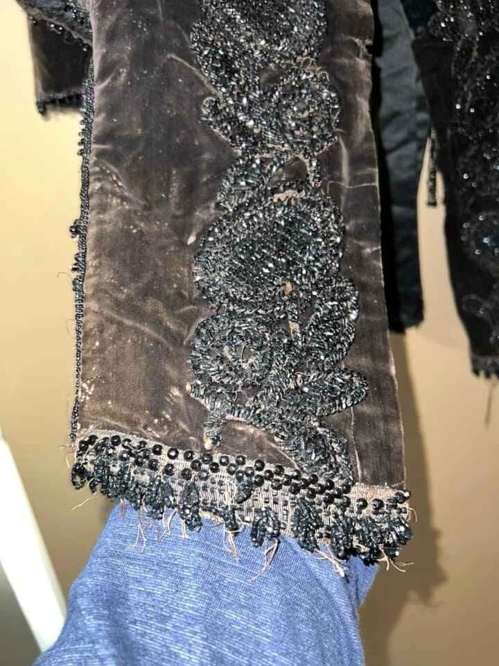 Antiguo vestido de luto victoriano chal Jet Bead Memento Mori años 1880 negro funeral