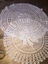 Centrini gruppo due pezzi grandi fatte di pizzo ad uncinetto a mano