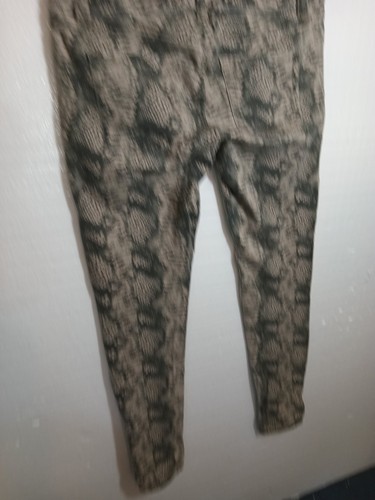 Cabi Snakeskin Skinny Jean Size Four Reptile - Picture 5 of 5