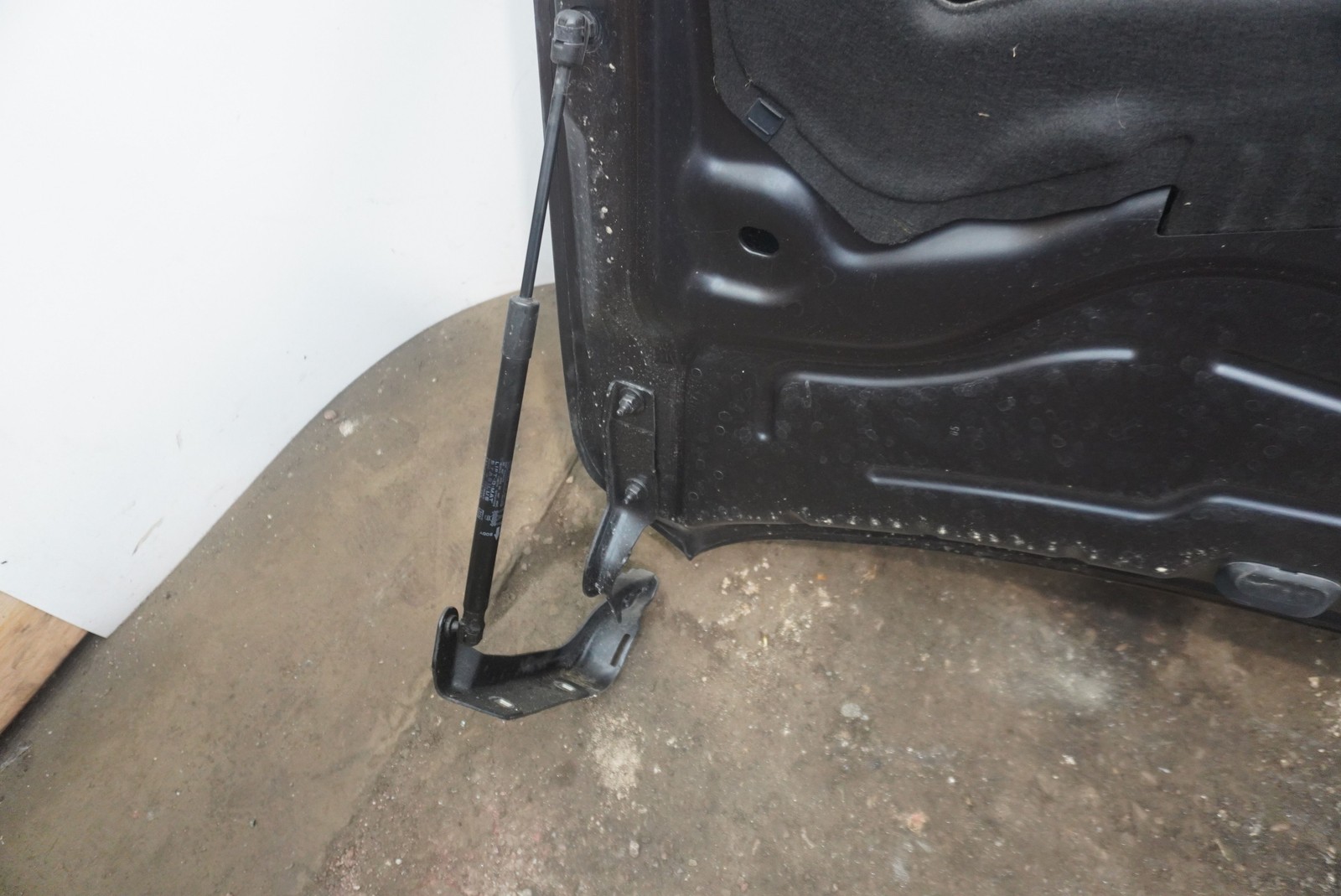 Maserati Levante Trofeo 2019 Front Hood panel P/N 673009717