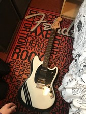 squier bullet fsr (fender special run) competition mustang in arctic white
