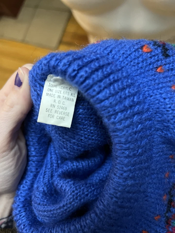 Vintage 80s Blue Knit Beret Hat Made in Taiwan R.O.C. Colorful Pattern Acrylic - Image 3 of 3