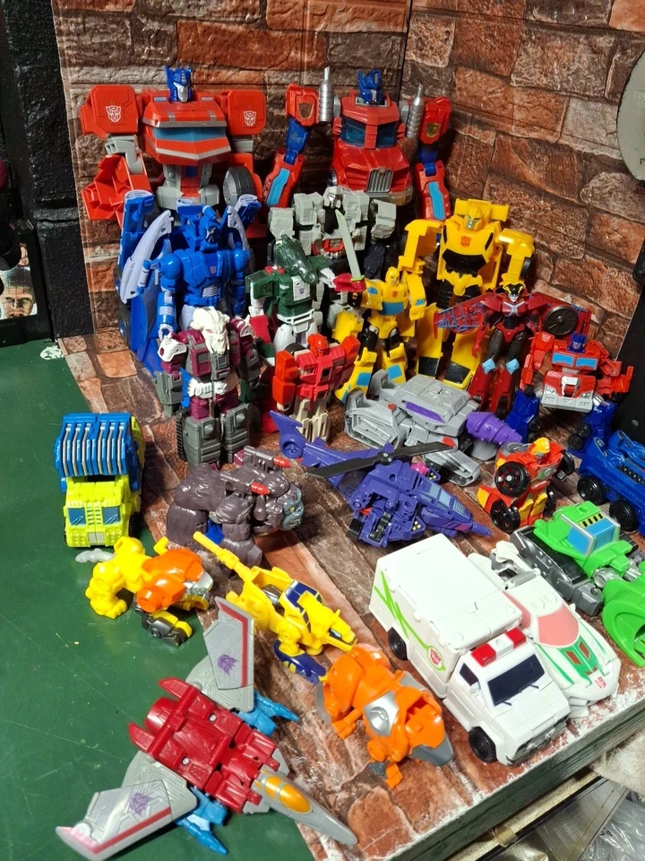 LOTE (24) TRANSFORMERS - Lote Mixto de Antiguos/Nuevos, Completos/Incompletos y Piezas Foto 2 de 4