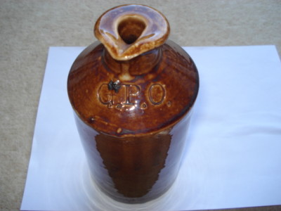 C1920S VINTAGE G.P.O.(GENERAL POST OFFICE)TREACLE GLAZE STONE INK BOTTLE